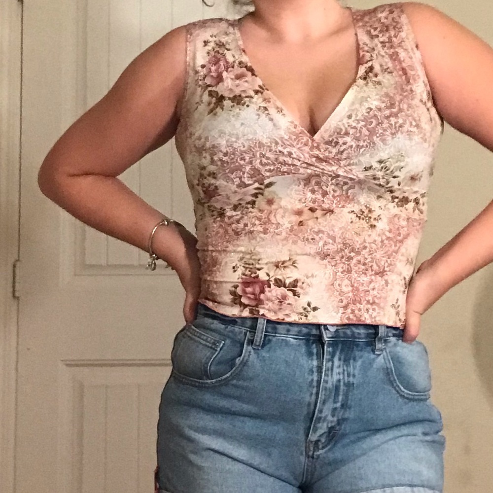 Floral pink and white tank top!